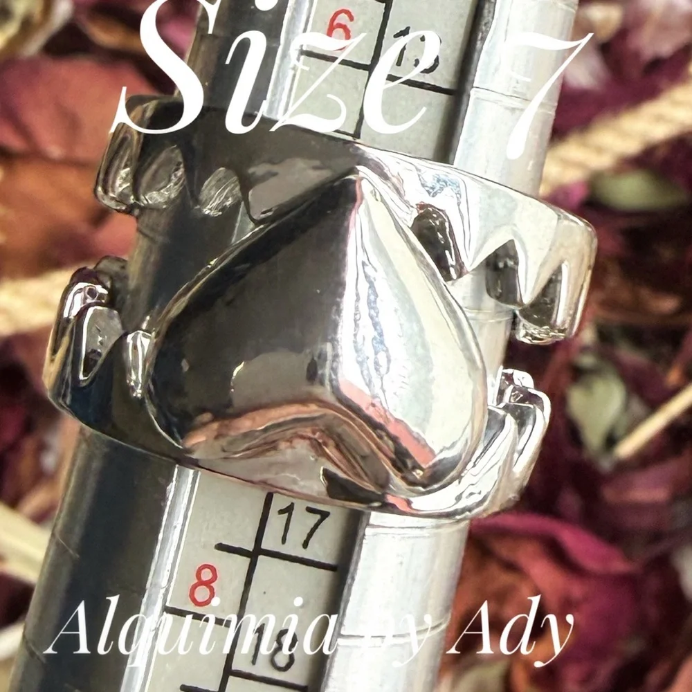 Goth-romantic Shiny Silver Heart Ring